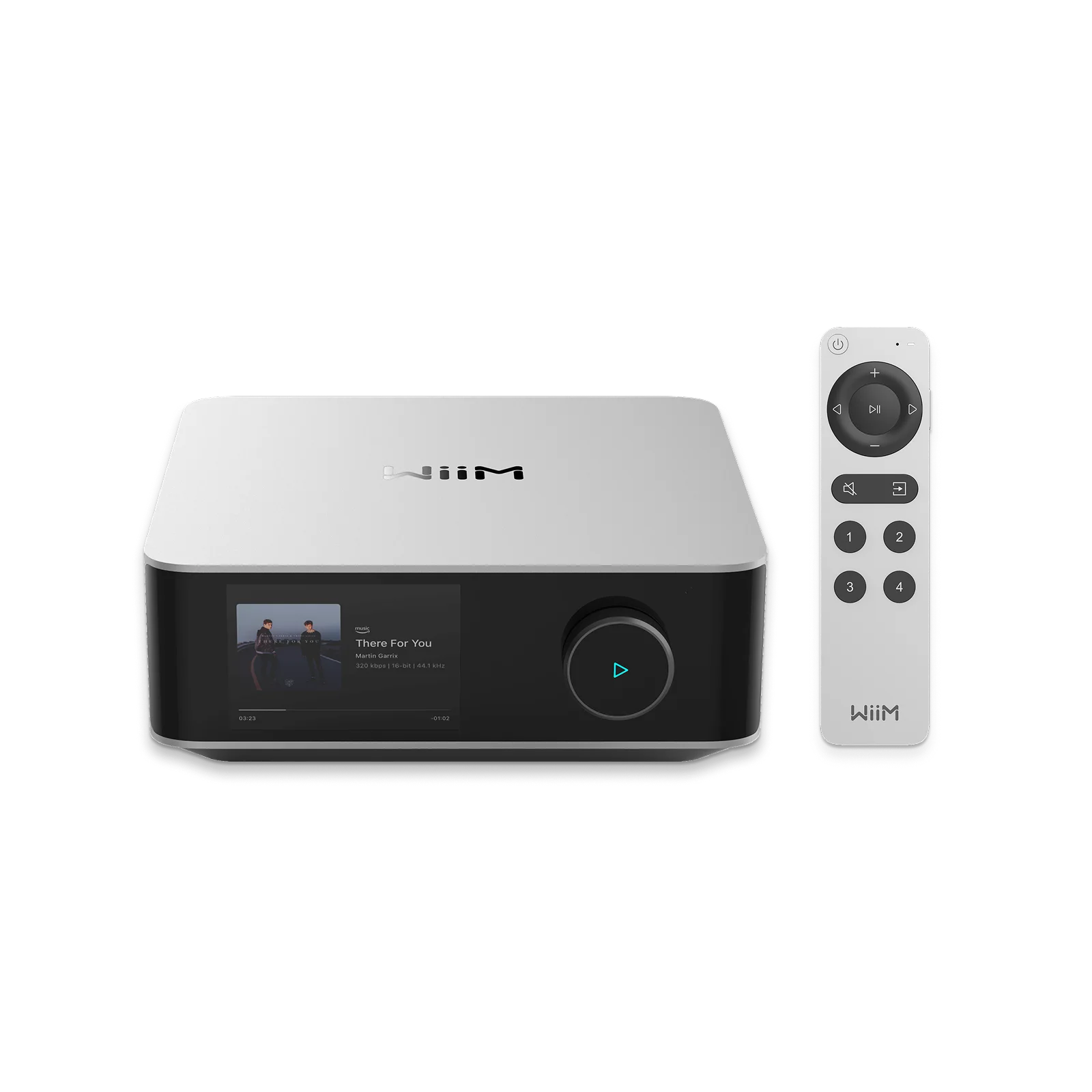WiiM Amp Ultra en finition argent avec sa télécommande