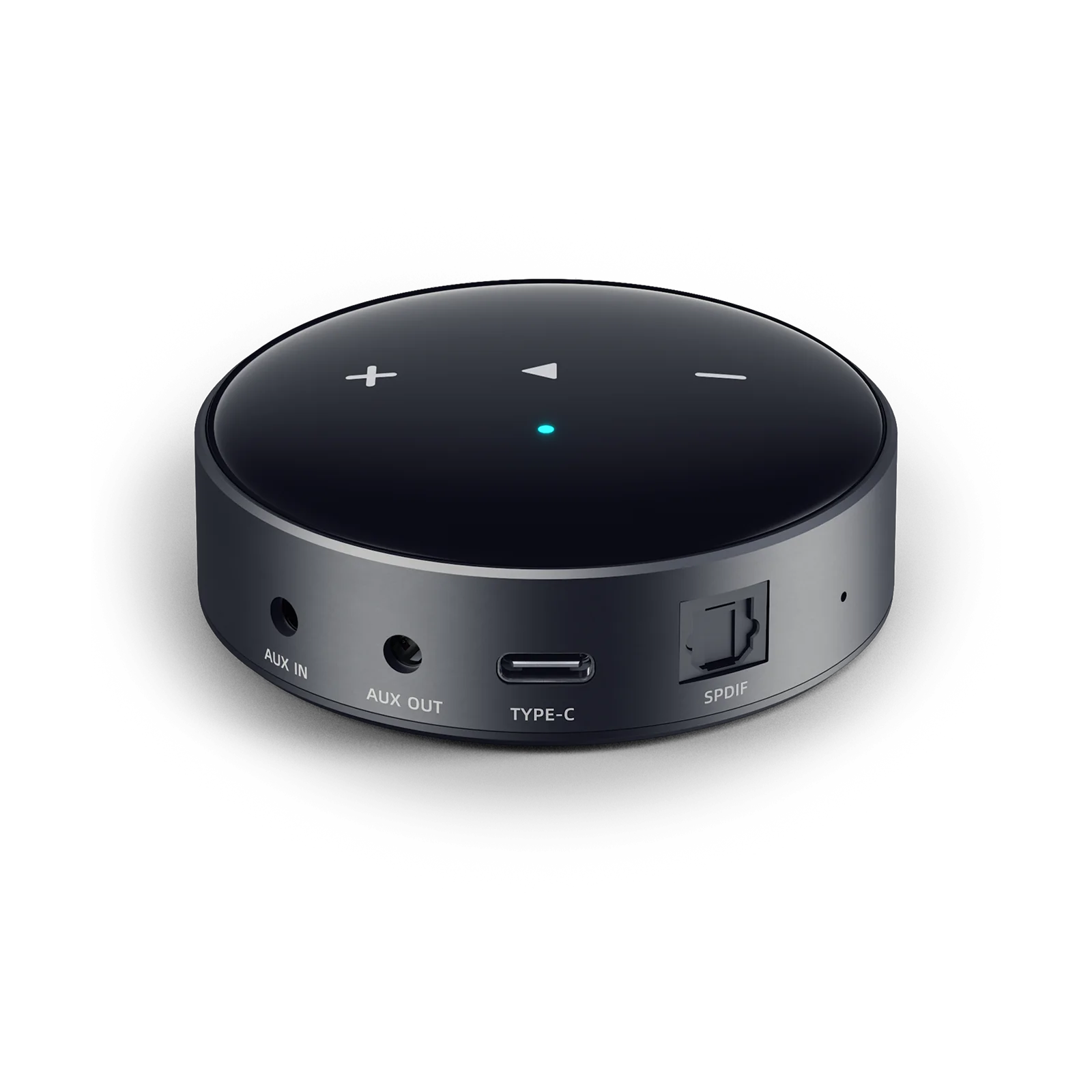 WiiM Mini noir vu de trois quarts, entrées AUX, sortie AUX, USB-C et optique